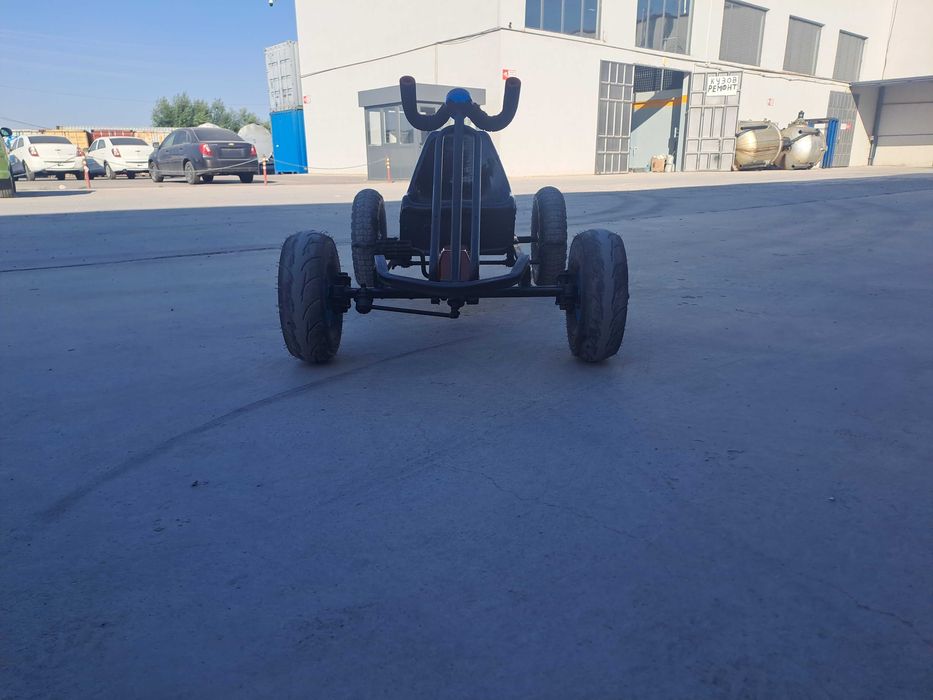Подростоковый автомобиль.6-14 
 Электро картинг. Скорость 21 км.ч.