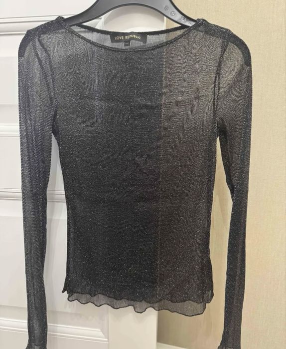 Продам кофту за 1000 тенге. Почти новая. Размер xs, s