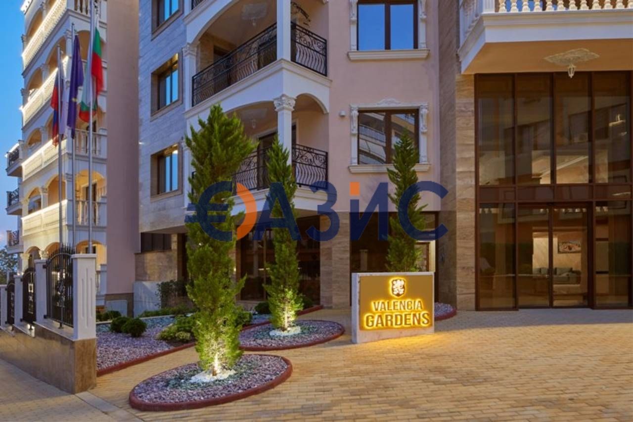 Четиристаен апартамент на първа линия комплекс Valencia Gardens, 325
