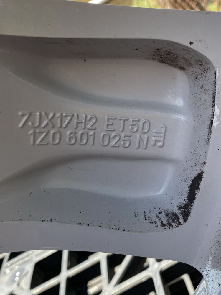 17 цола 5 х 112 мм Шкода Октавия.  Skoda Oktavia