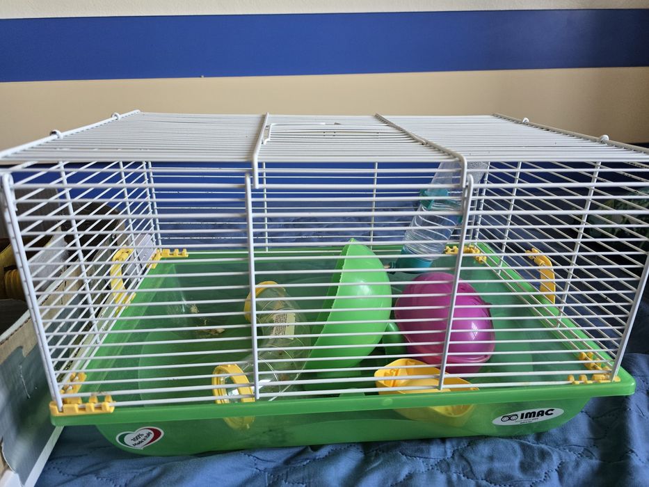 Vând cusca de hamster