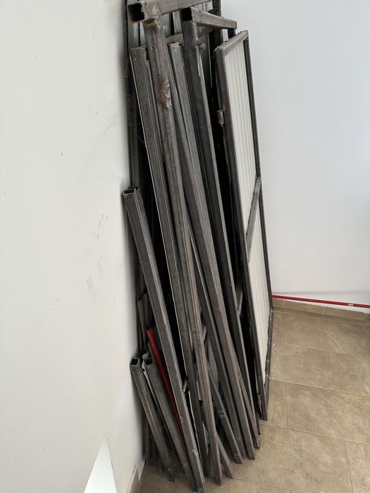 Tabla cutata si tevi rectangulare zincate, folosite