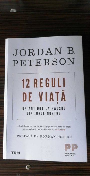 Carte "12 reguli de viata" de Jordan Peterson
