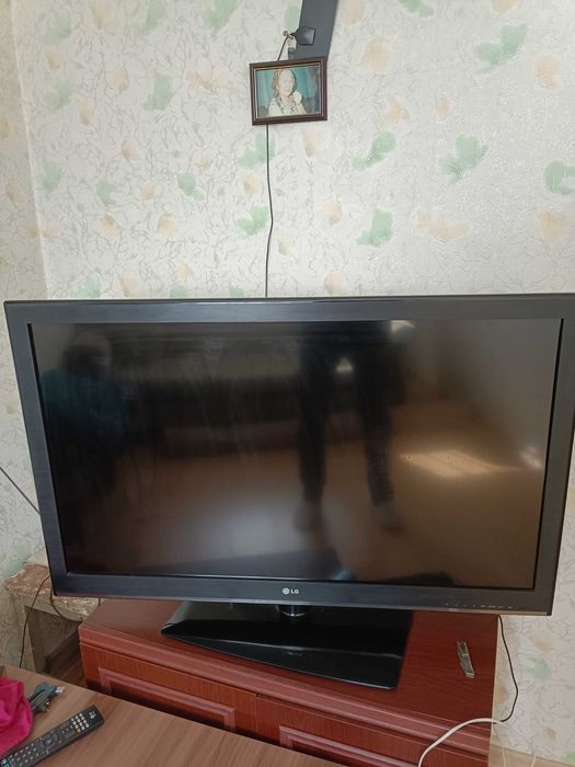 Телевизор LG в отличном состоянии
