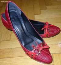 pantofi rosii din piele