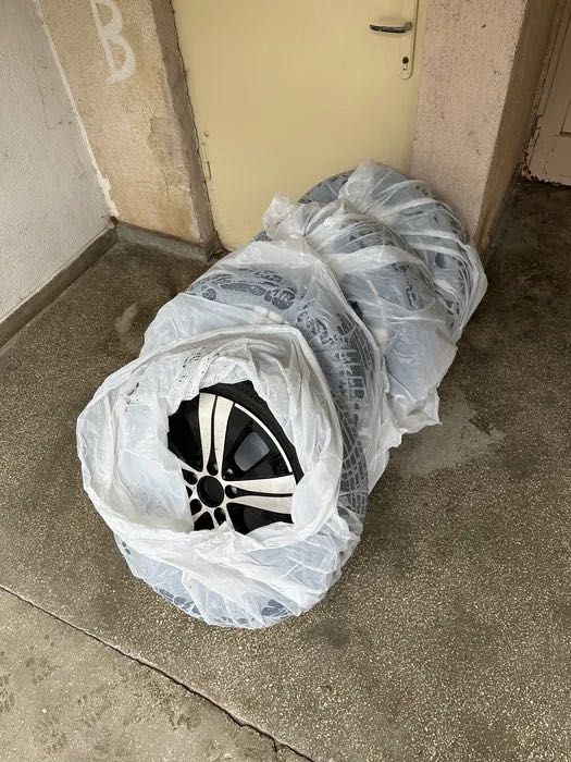 Jante originale Mercedes C class cu anvelope de vara 225-50-R17