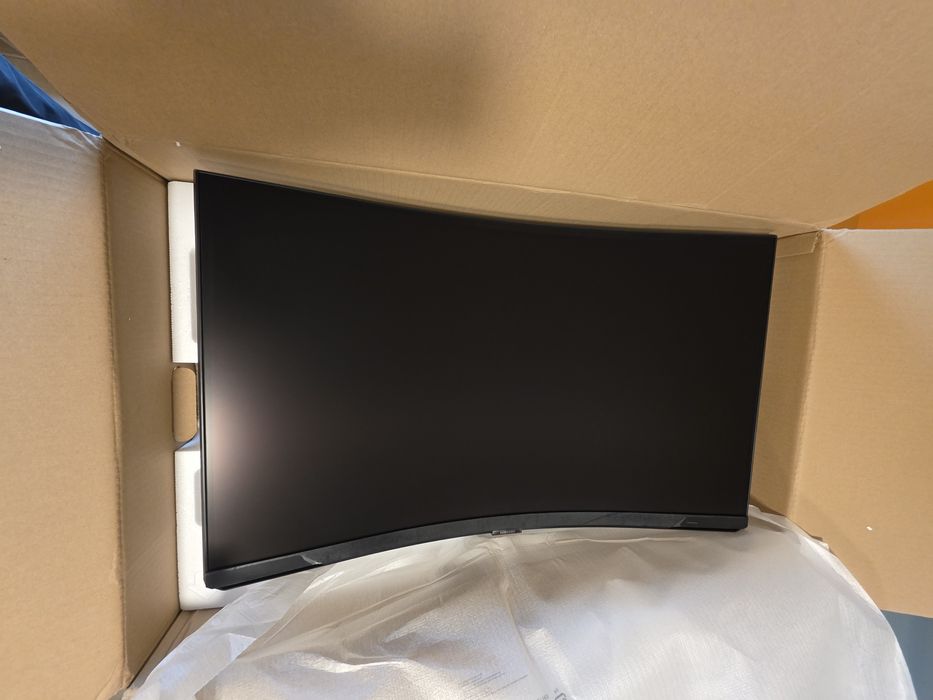 Monitor Samsung Gaming Odyssey Neo G8  Curbat 31.5"  240 Hz open box