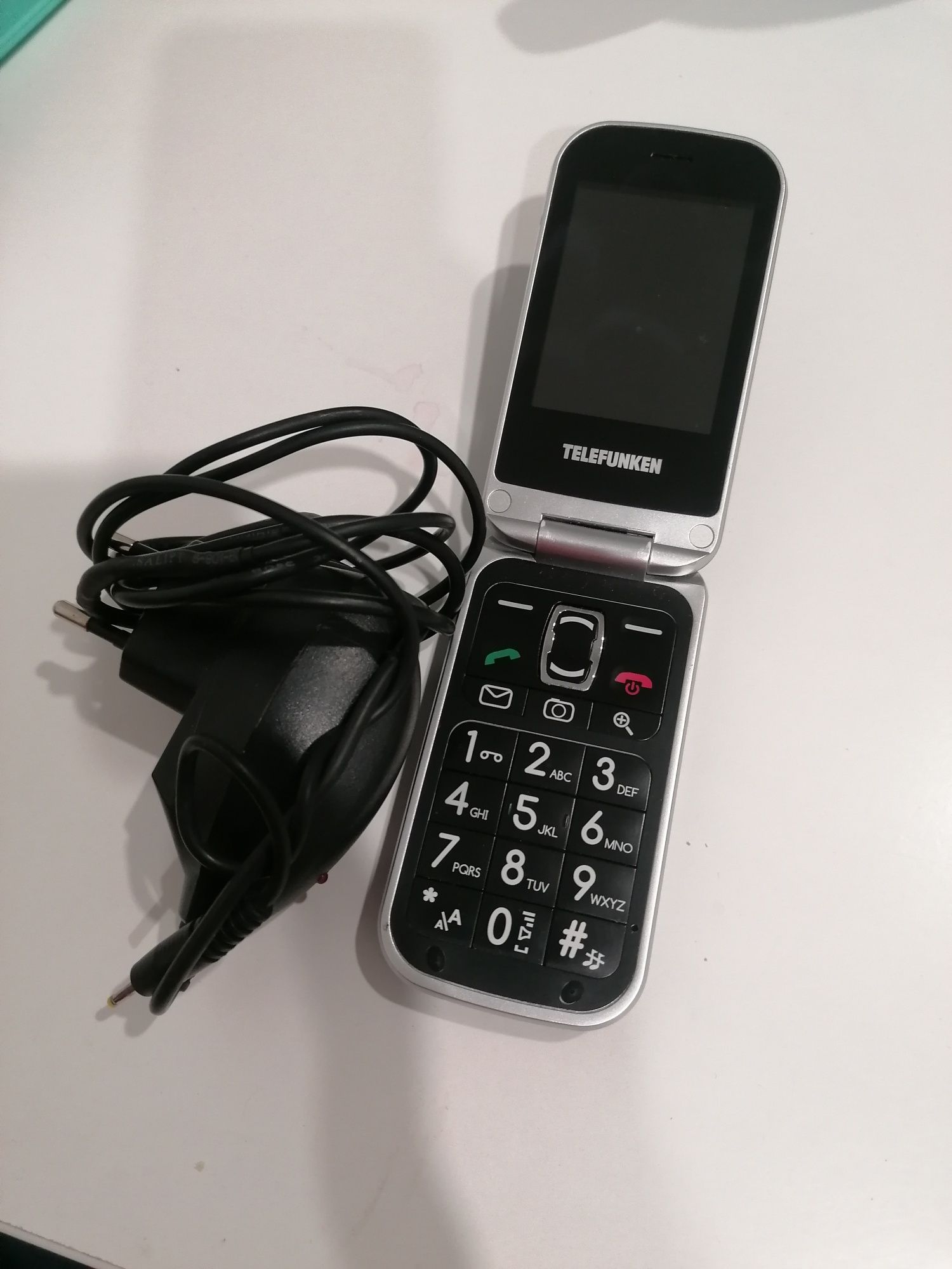 Telefon Telefunken ( Nokia ) cu clapeta, cu display mare incarcator or