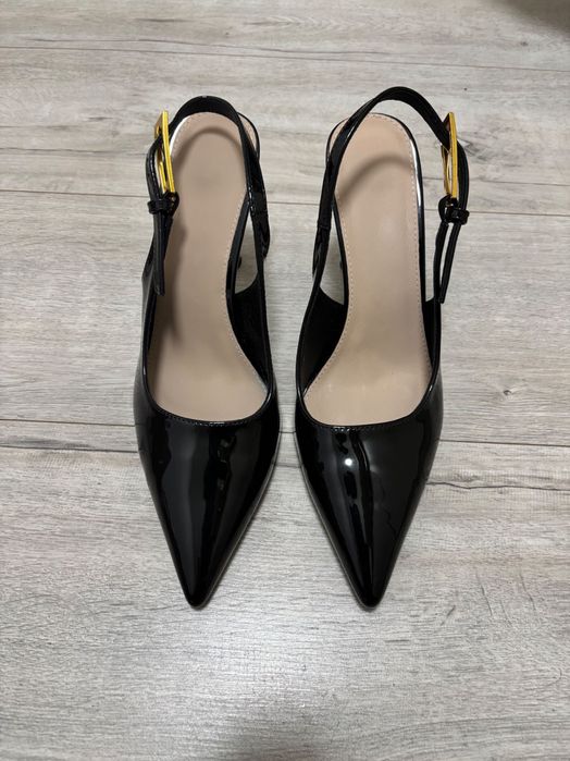 Дамски черни лачени токчета