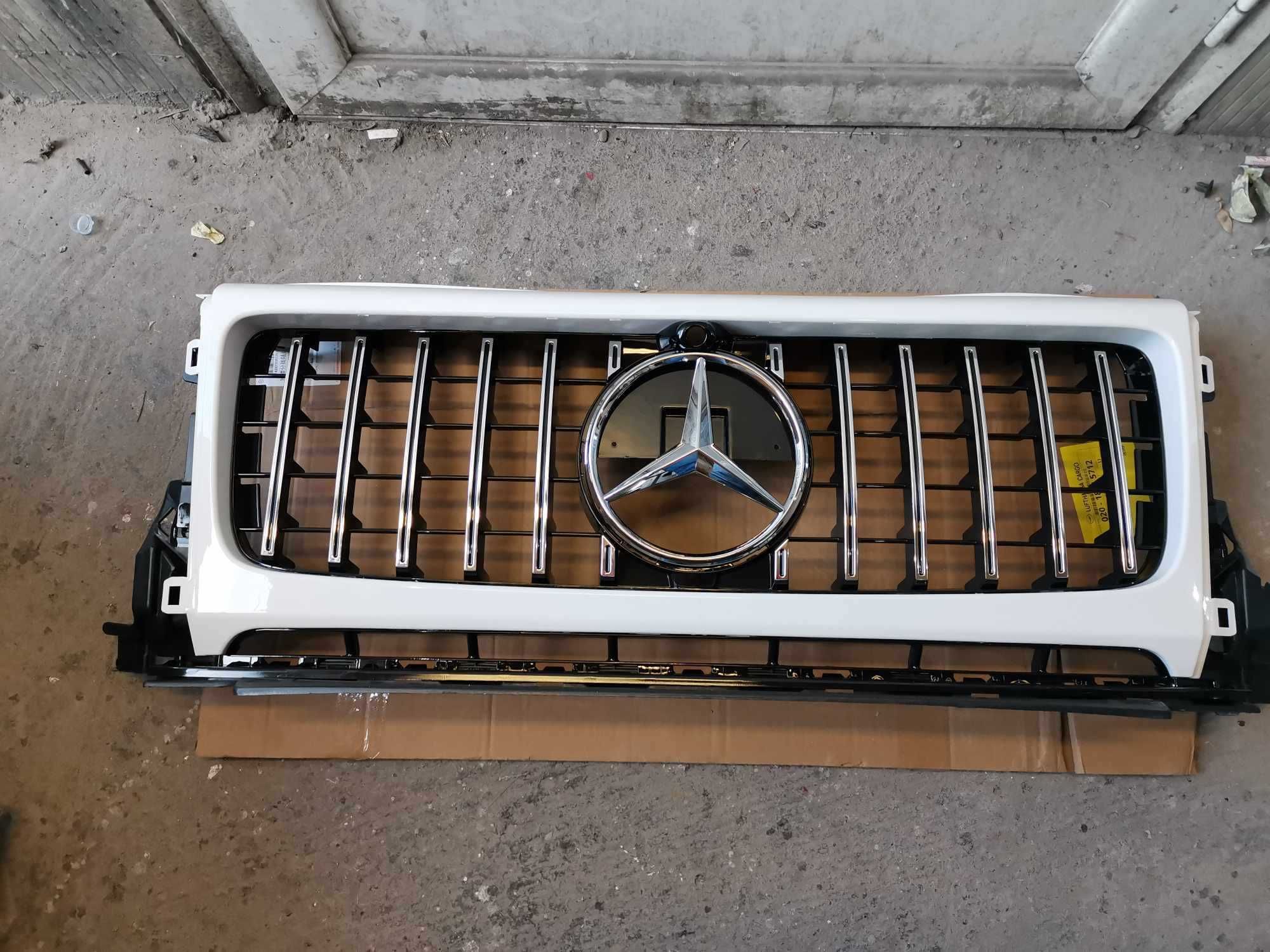 Предна решетка за Mercedes G-class W464 бяла със сребристо