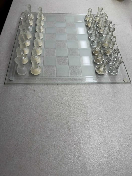 Стъклен шах за подарък