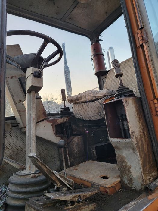 Vând excavator pe roti