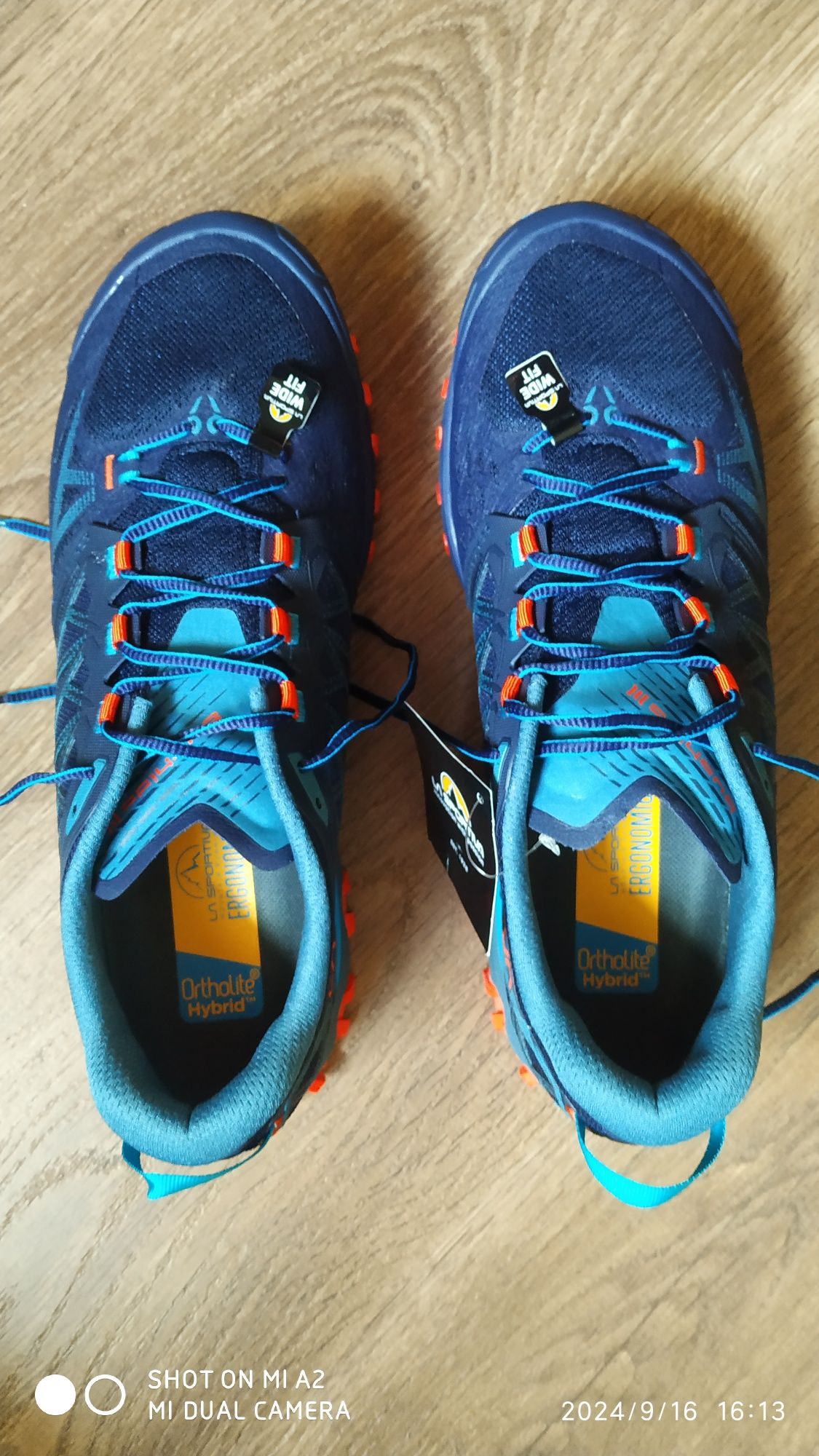 La Sportiva Bushido 3 Wide Deep Sea/Cherry Tomato