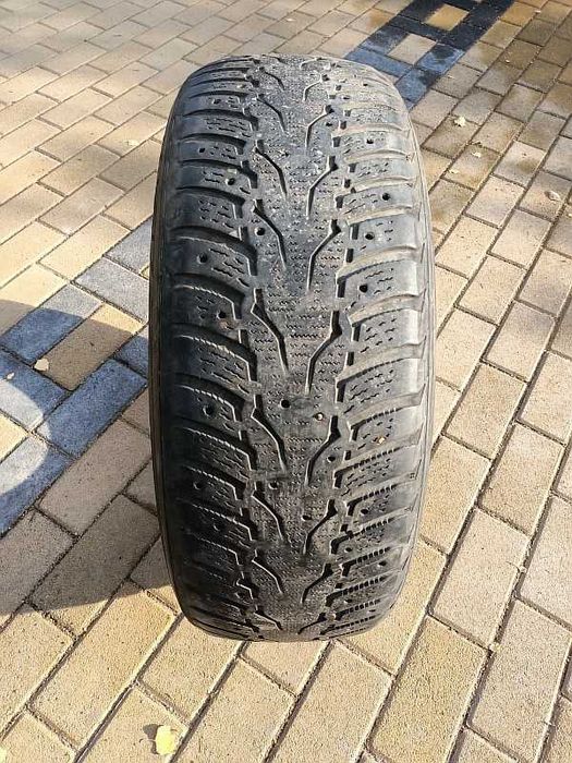 ОДНА шина 215/60 R16 - "Nexen" (Корея), зимняя.