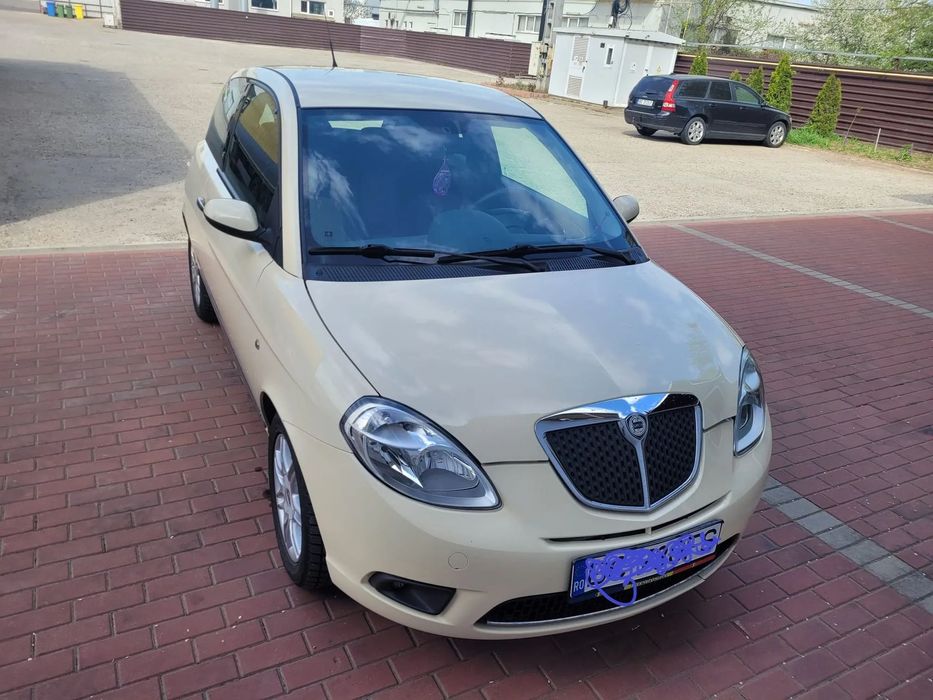 Lancia Ypsilon trei proprietari