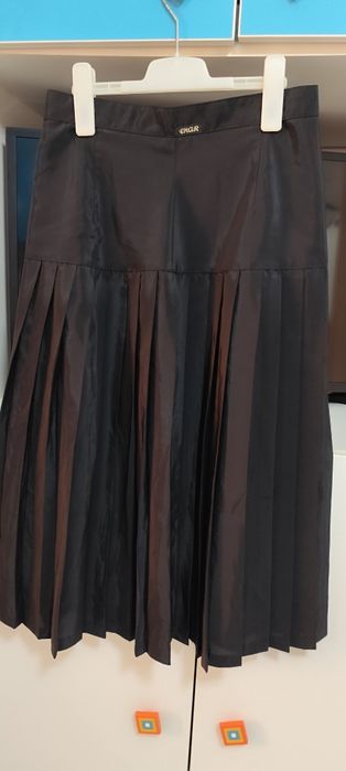 Fusta neagra  cu pliuri