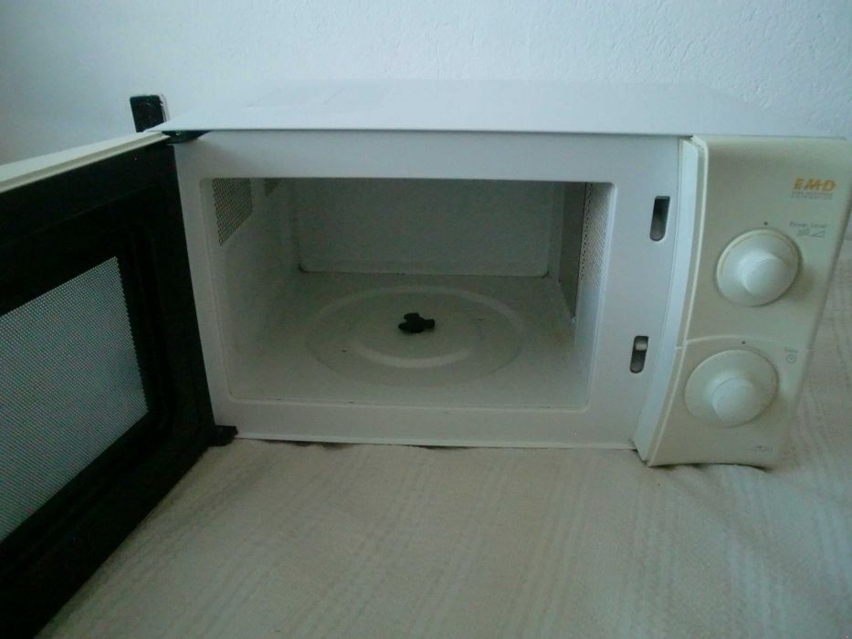 Микровълнова печка Delonghi MW311