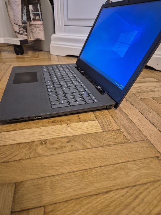 Laptop Lenovo v130