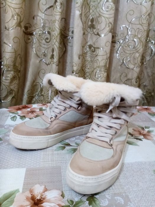 Зимние кроссовки 39 р.