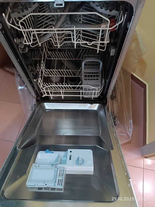 Съдомиялна за вграждане hotpoint ariston 45см