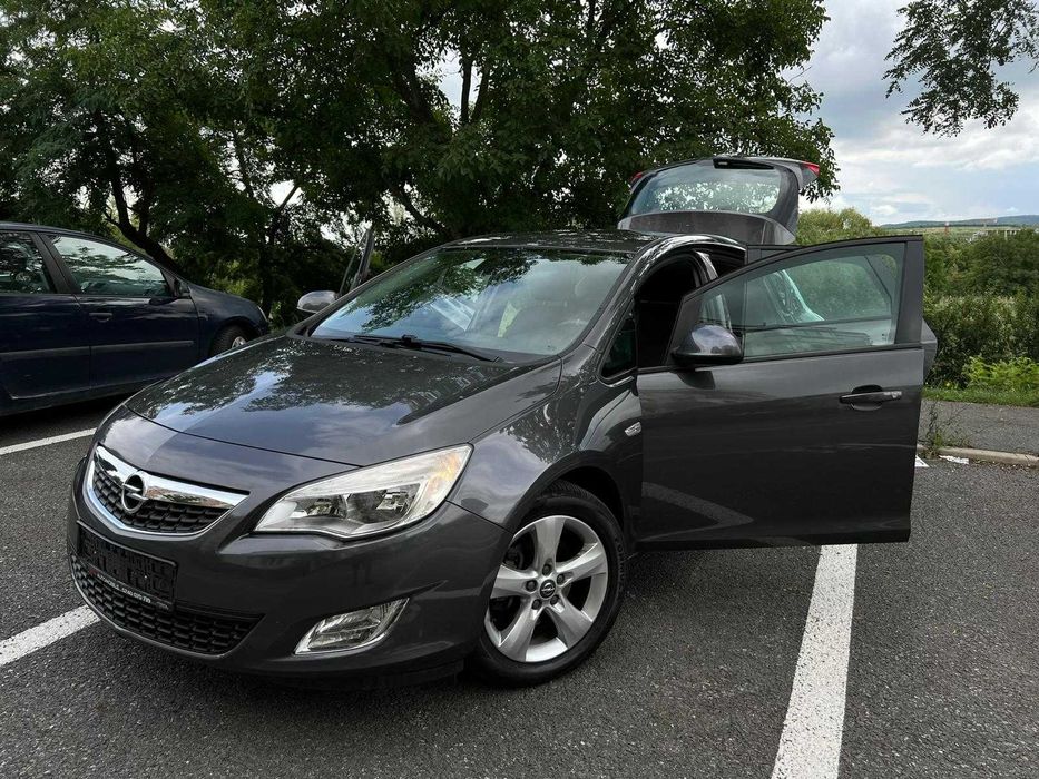 Opel Astra J 2011