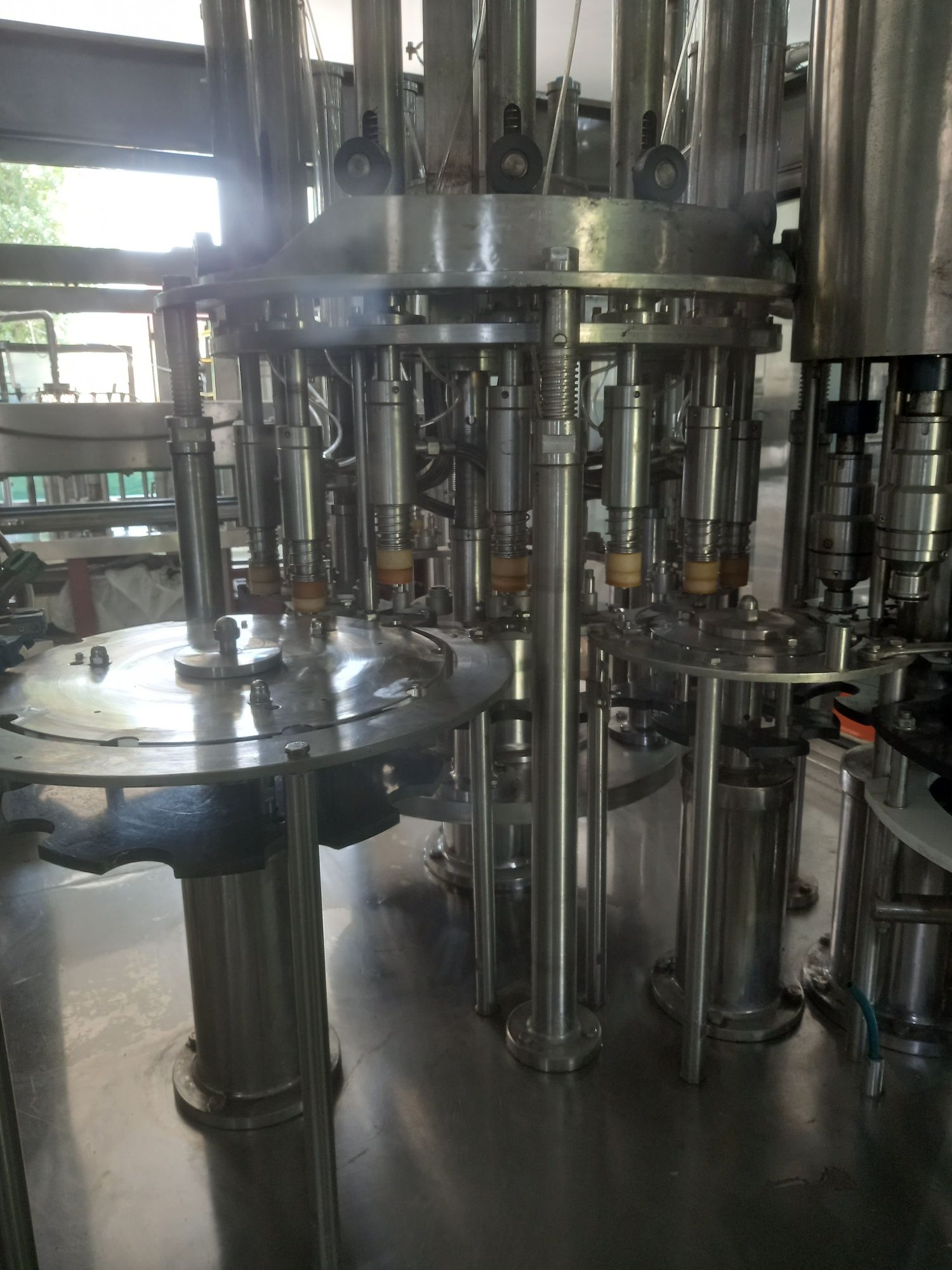 Розлив станок для горячей розлива  и для без газа