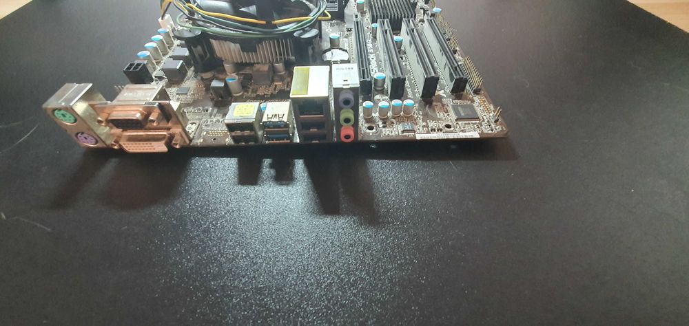 Se vinde Placă de bază mATX - ASRock B75M-GL + procesor i5-2400 3,1Ghz