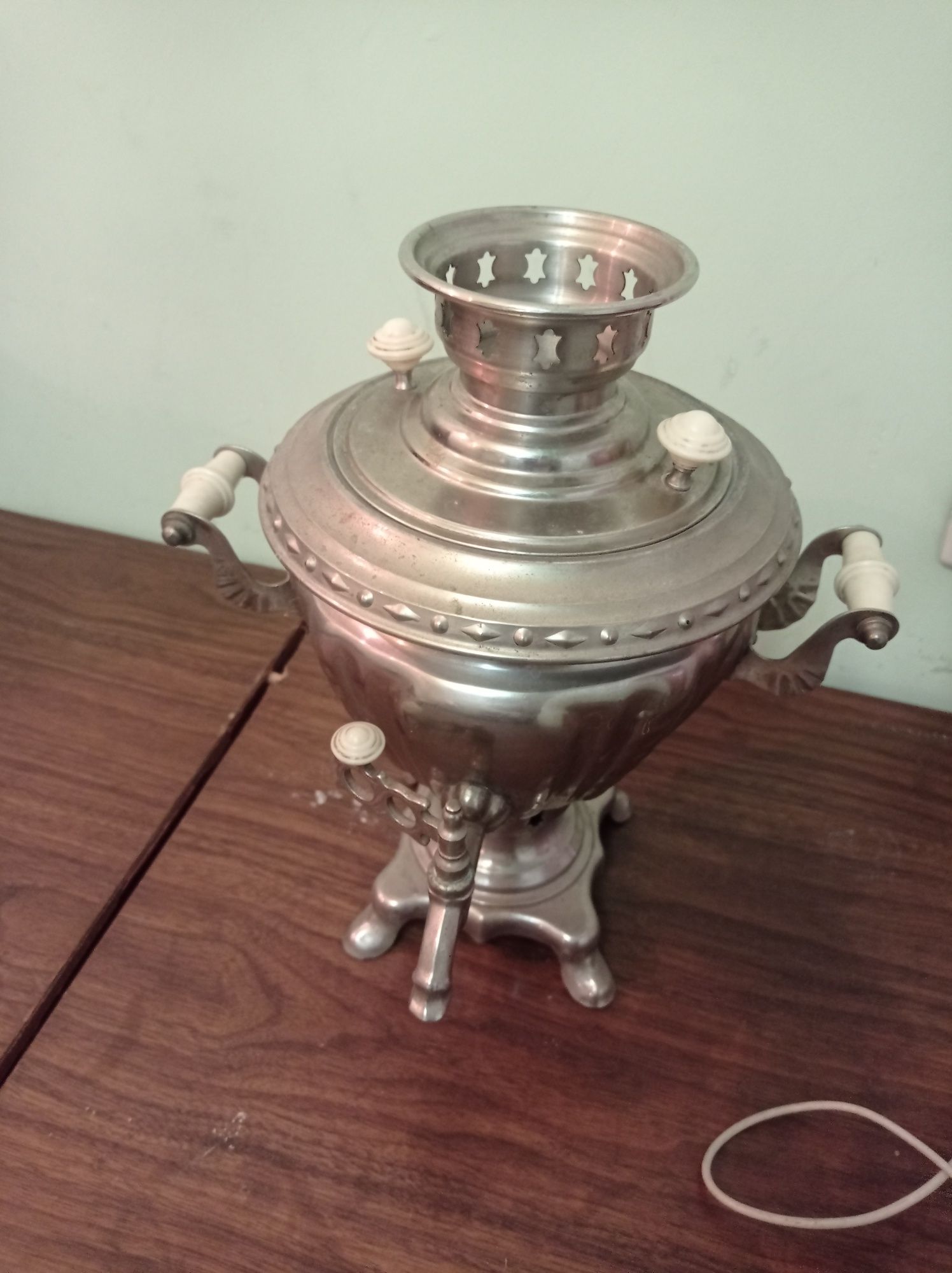 Samovar sotiladi