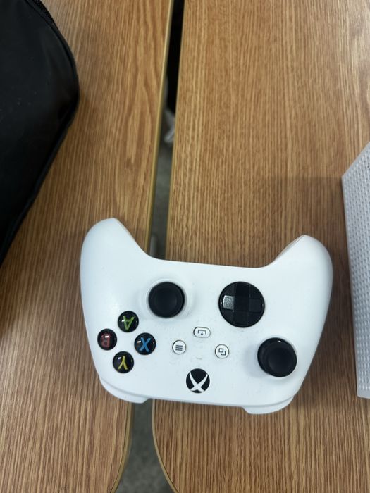 Xbox series s aproape ca nou