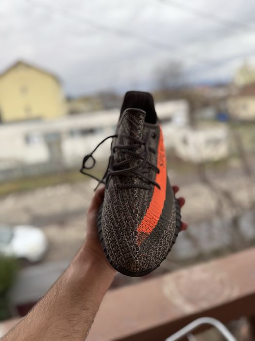 Yeezy 350V2 Carbon Beluga marimea 39