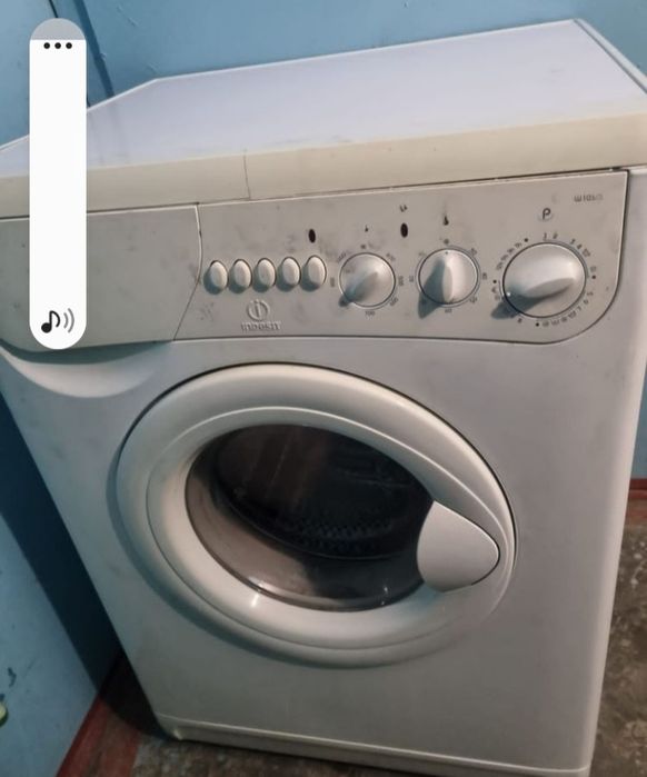 Продам стиральную машинку Indesit в рабочем состоянии