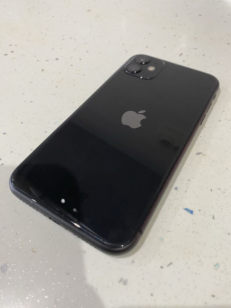 iPhone 11 black.