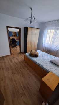 Închiriez apartament cu  3 camere