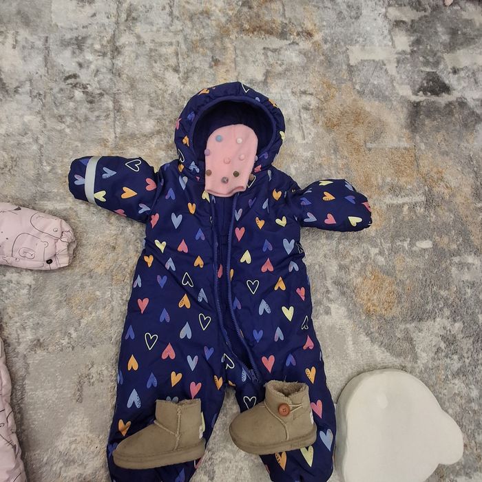 Продам комбинезон за 12 000 шапка и уги в подарок