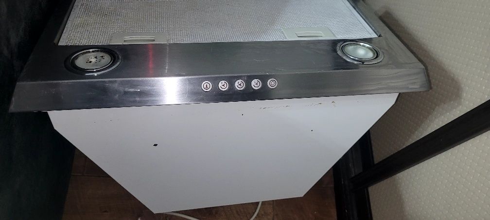 Продам кухонную вытяжку