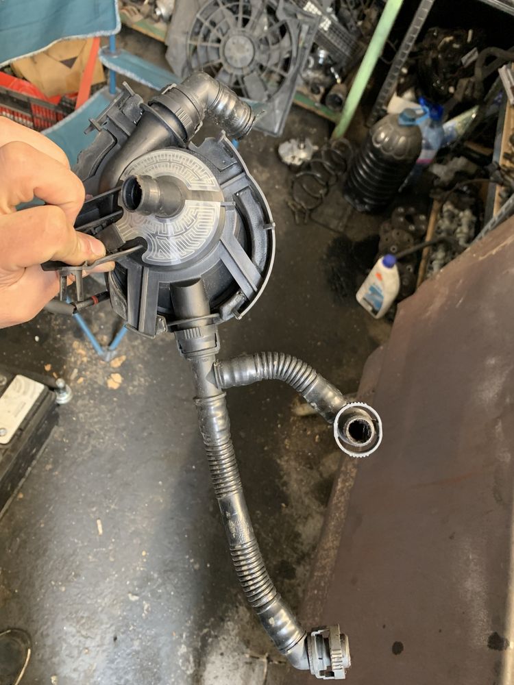 BMW 325i 218hp маслен сепаратор oil separator crankcase ventilation