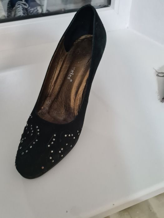 Продам замшевые туфли