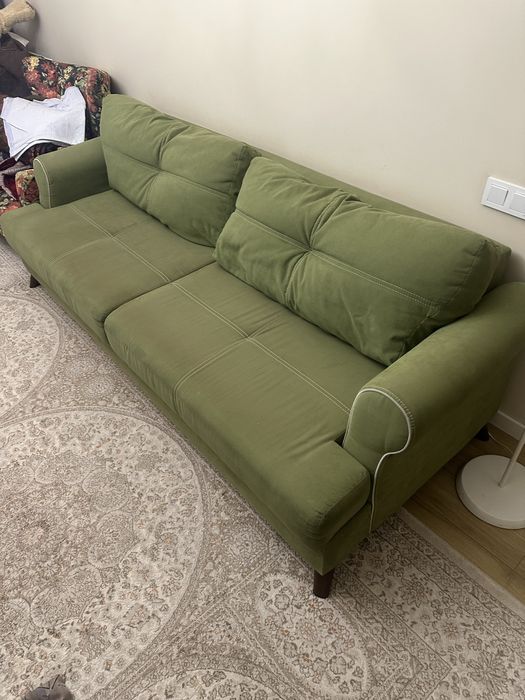 Диван и кресло.