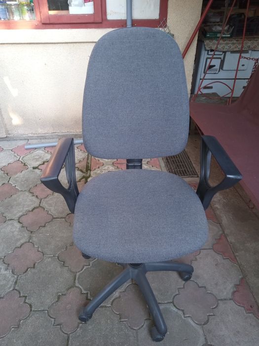 Scaun de birou gri