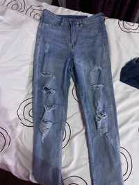 Vând jeans H&M la 30 lei perechea