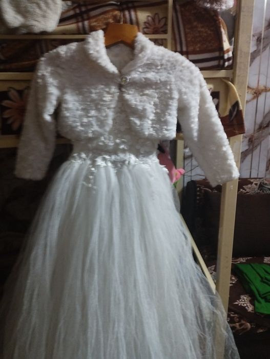 Продам вечернее платье для девочки б/у