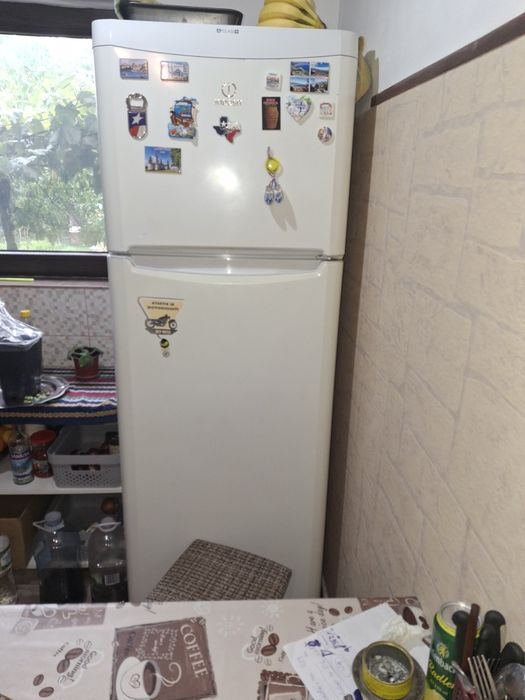 Vând frigider 2 usi Indesit