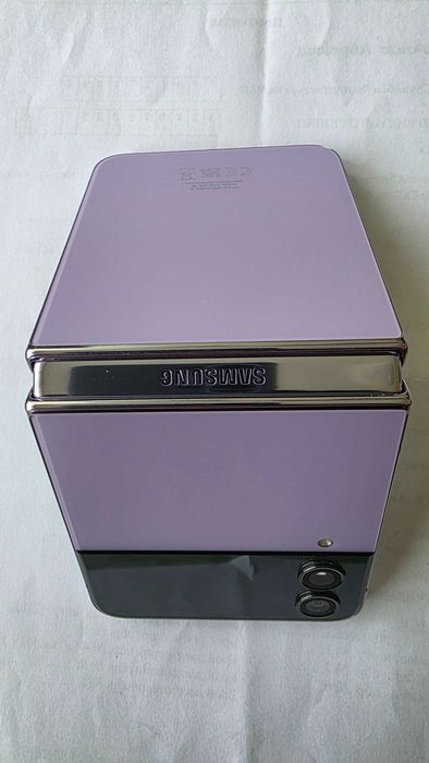 Samsung Galaxy Flip 4