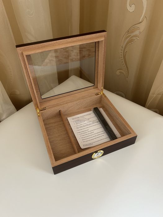 Стилен хумидор за пури – кедрово дърво, до 20 пури | 2 цвята