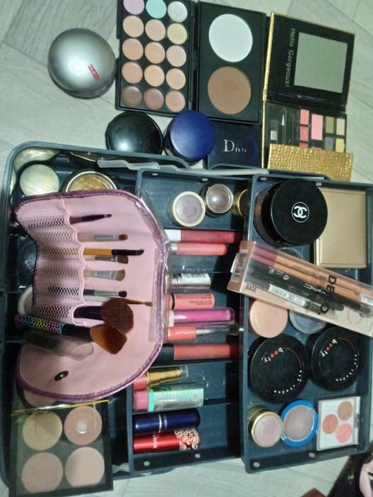 Косметика для визажиста