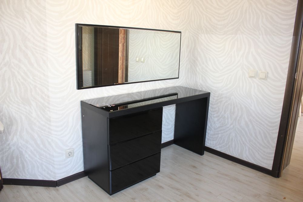 Туалетный стол без зеркала с 3 выдвижными полками, черный, глянцевый