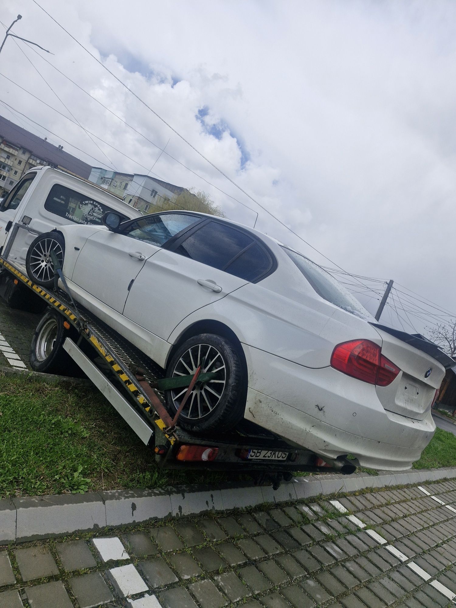 Dezmembrez bmw e90 lci motor benzina