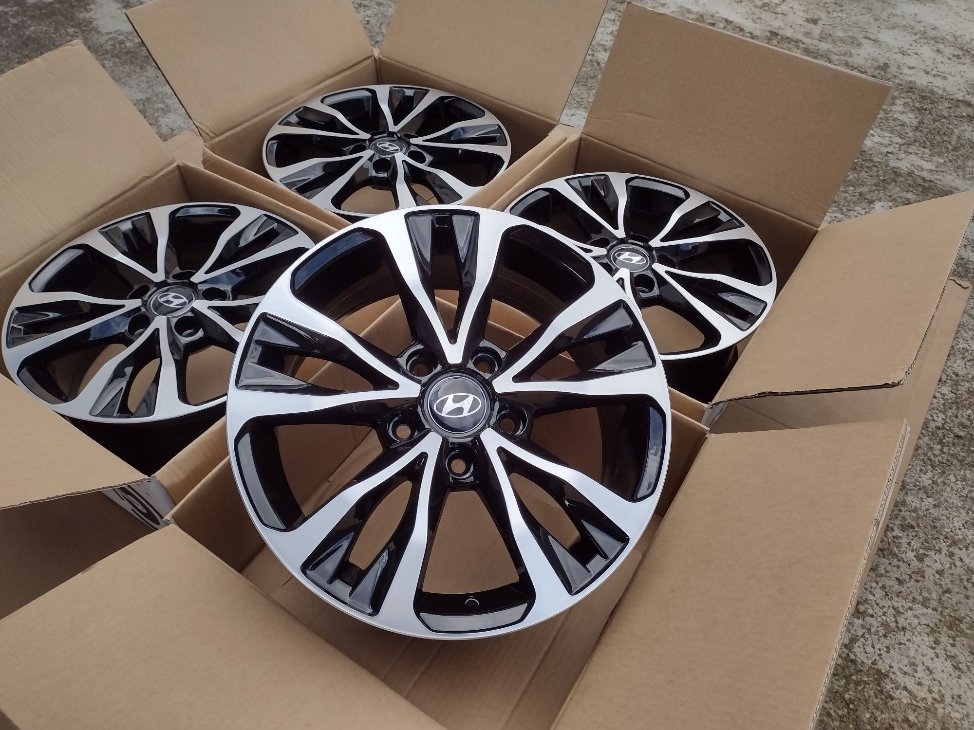 Jante Bicolore Hyundai pe R16 cu 5 x 114.3 R16