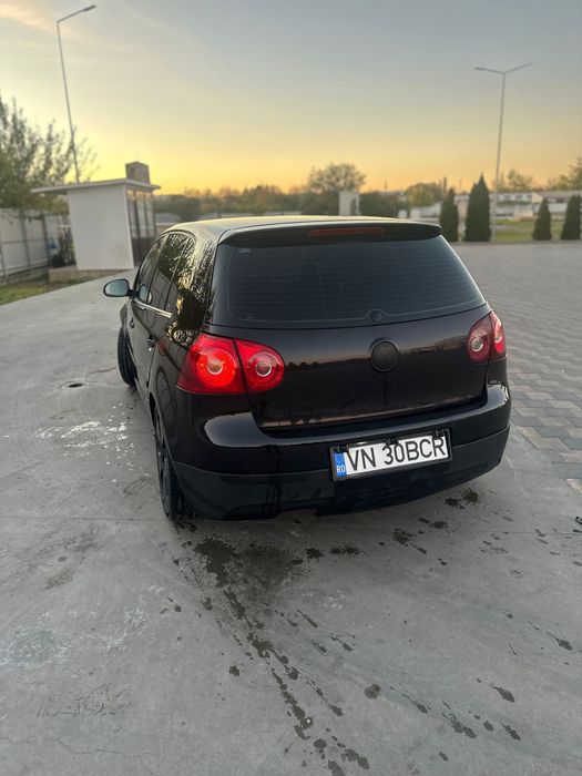 Vand sau schimb golf 5 cu suv