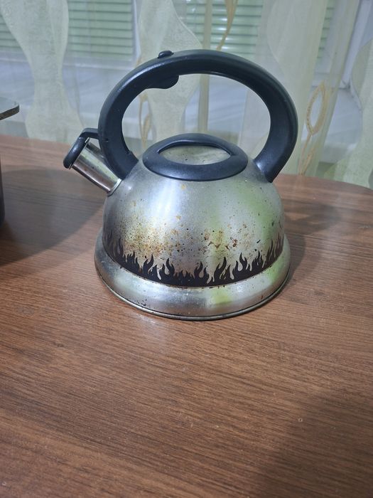 Металлический чайник